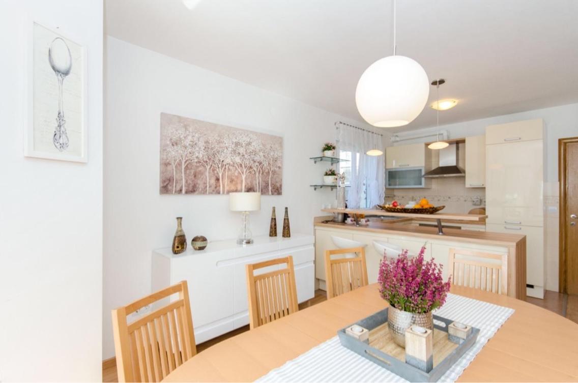 Dalmatian Village Charm - Spacious Villa With Pool Near Trogir Primorski Dolac Εξωτερικό φωτογραφία