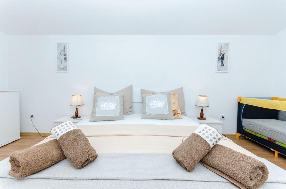 Dalmatian Village Charm - Spacious Villa With Pool Near Trogir Primorski Dolac Εξωτερικό φωτογραφία
